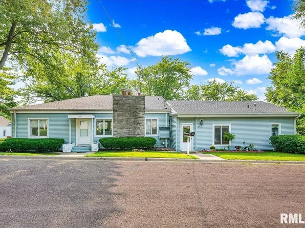 703 Grand View Ave, Pekin, IL 61554