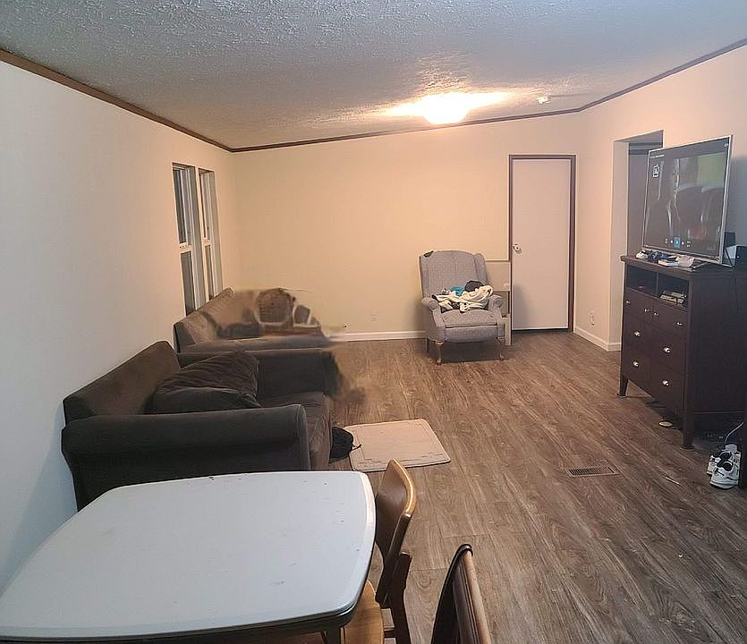 2nd image of 223 Ridgeview Ln