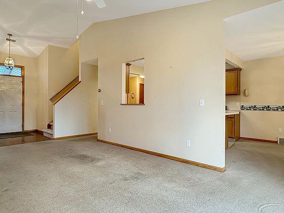 3rd image of 246 Greenview