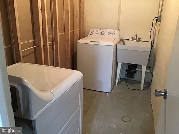 4th image of 6513 Carriage Dr
