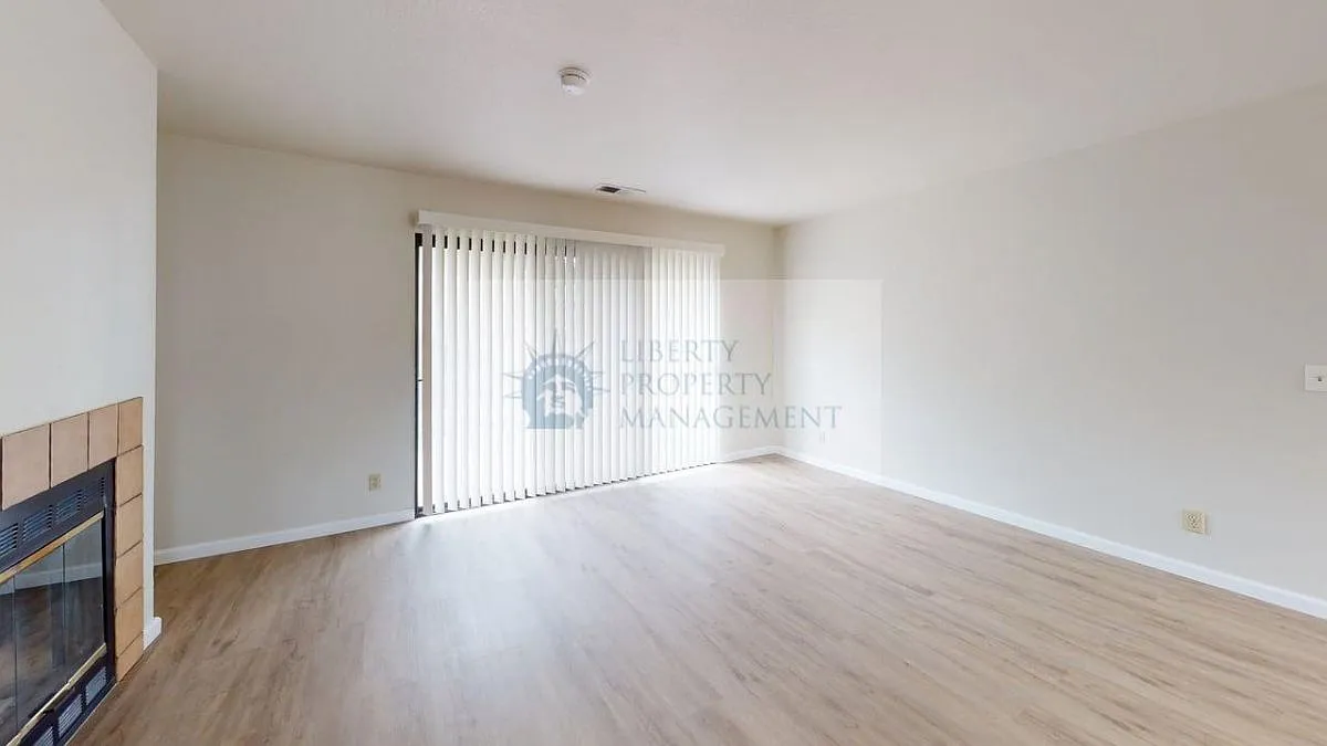 2 bed, 1025 sqft, $1,895 — Photo 4