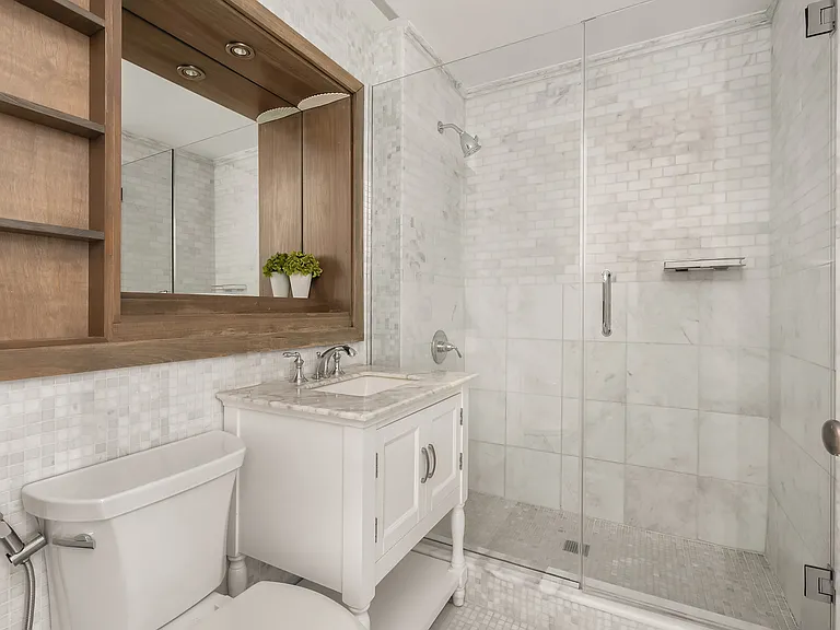 400 E 67th St #28B — Photo 7