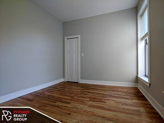 3rd image of 639 W Oakdale Ave #3-645
