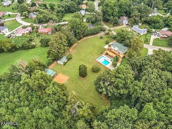 4th image of 711 Greenwich Dr