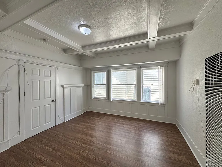 Vernon Ave - 458 — Photo 28