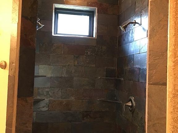 3rd image of 1512 W Wicklow Ln
