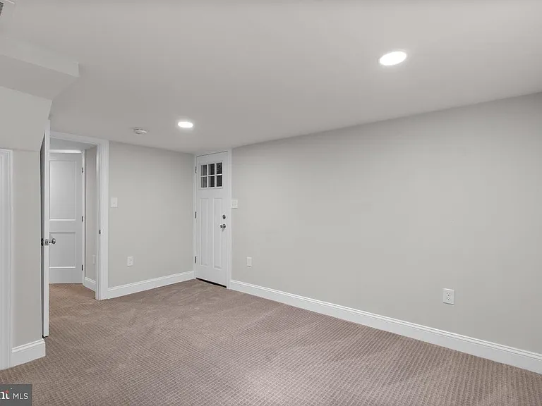 1506 Noyes Dr — Photo 35