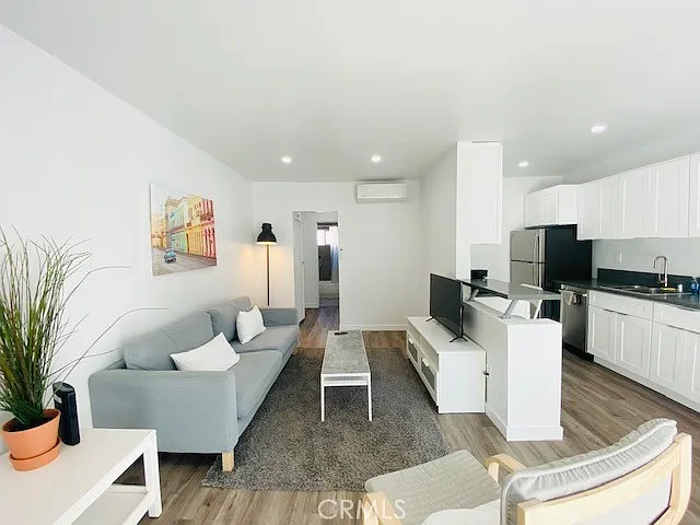 11422 Iowa Ave #10 — Photo 3