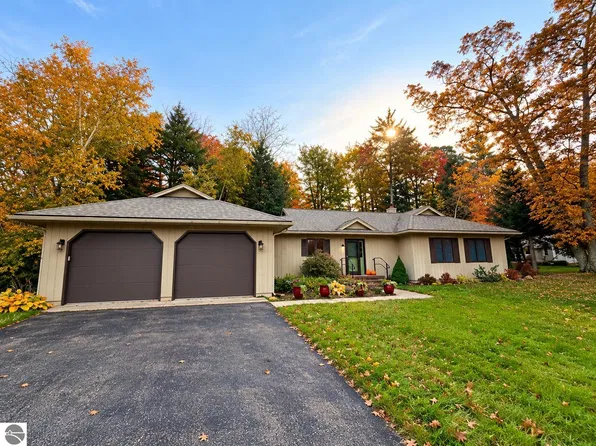 6831 E Harbor Dr, Elk Rapids, MI 49629