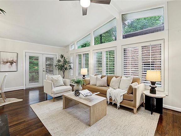 3rd image of 2632 Woodacres Rd