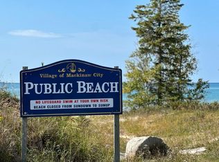 1602 Trailsend Rd, Mackinaw City, MI 49701