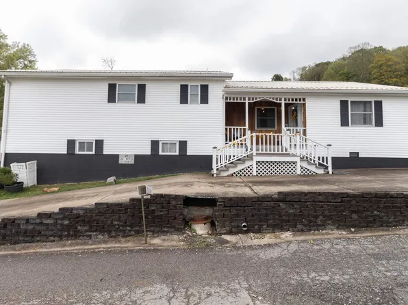 49 Jefferson St, Lost Creek, WV 26385