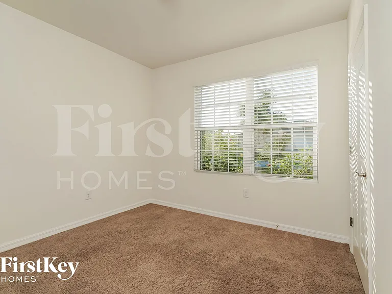 237 SE 3rd St — Photo 11