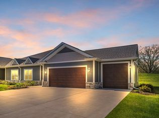 129 Phantom Lake Ct, Mukwonago, WI 53149