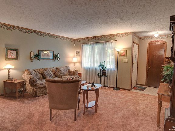 3rd image of 2261 Linden Dr