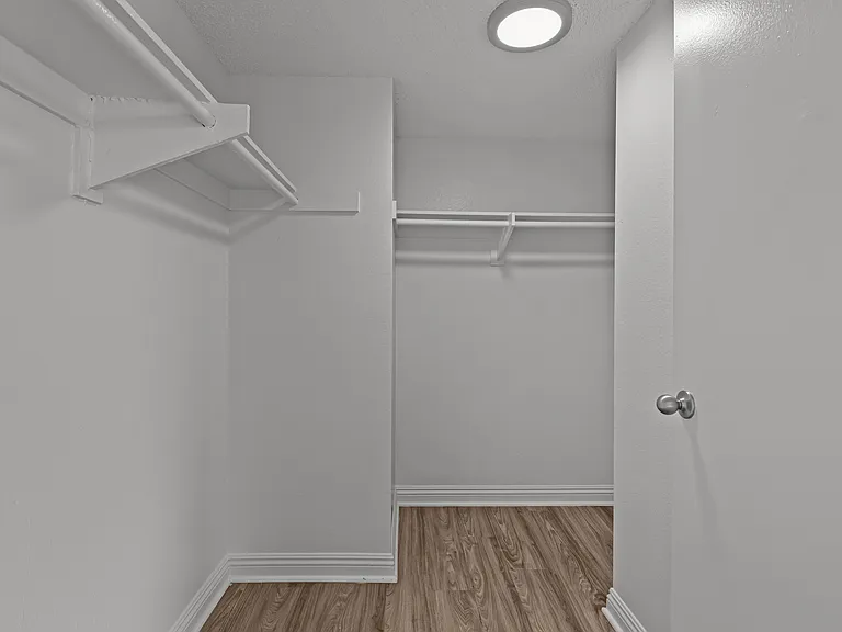 La Sierra Apartments — Photo 3