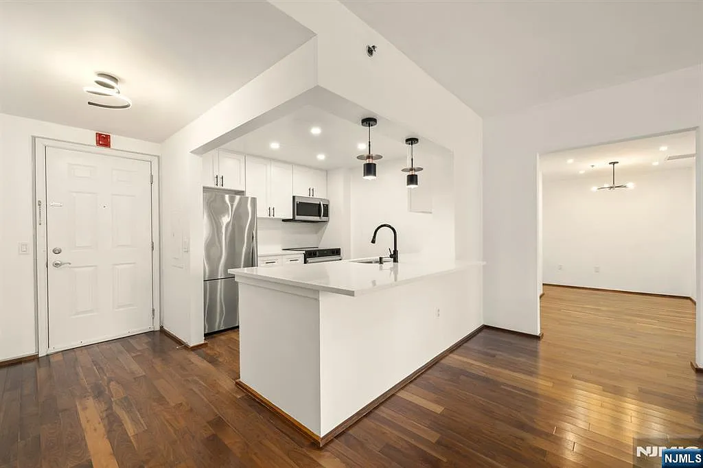 3109 City Pl photo 1