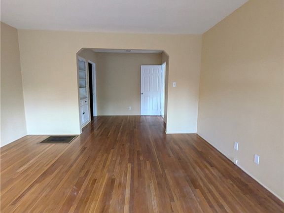 3rd image of 3326 Locust St