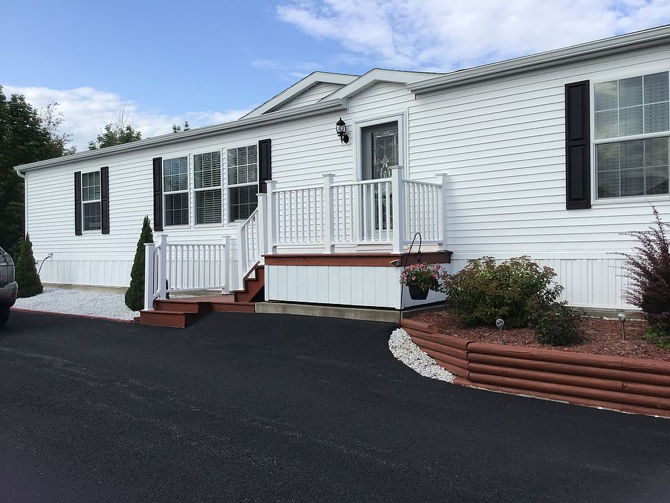 1st image of 7 Ledge Cir