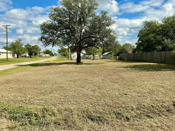 S Williams Ave, Stinnett, TX 79083
