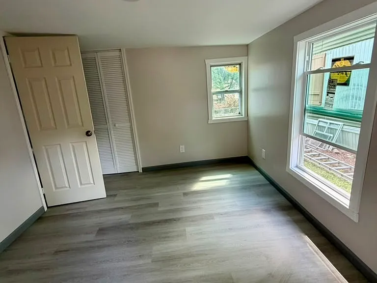 9 Emerald Ln — Photo 4