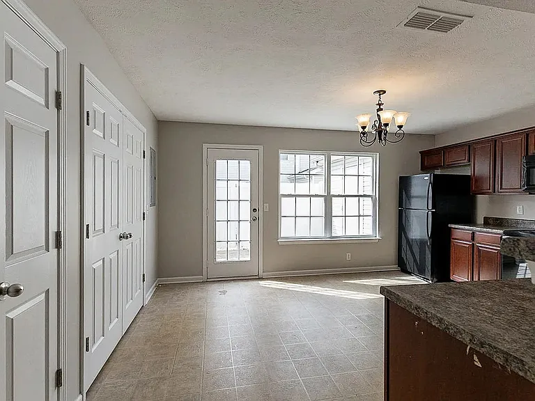 3754 Chippewa Pl — Photo 2