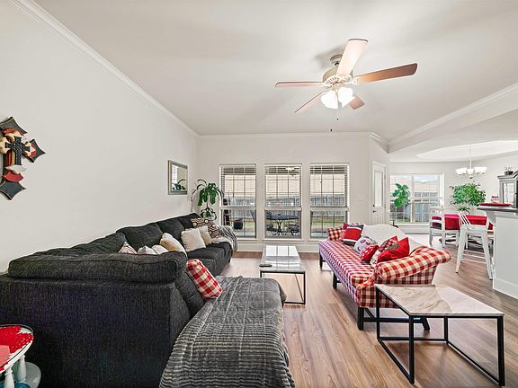 4th image of 815 E Grande Blvd #J-104