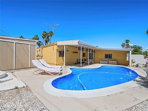 2nd image of 3211 Sundown Dr