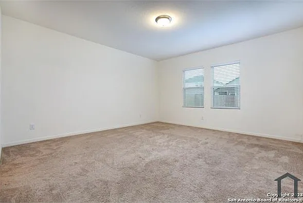 12530 Larissa — Photo 11