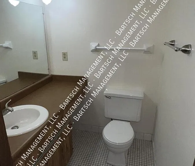 4135 N 104th St #8 — Photo 10