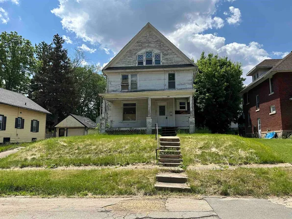 309 E Jefferson St, Freeport, IL 61032