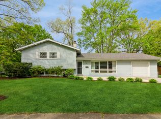 843 Lilac Ln, Naperville, IL