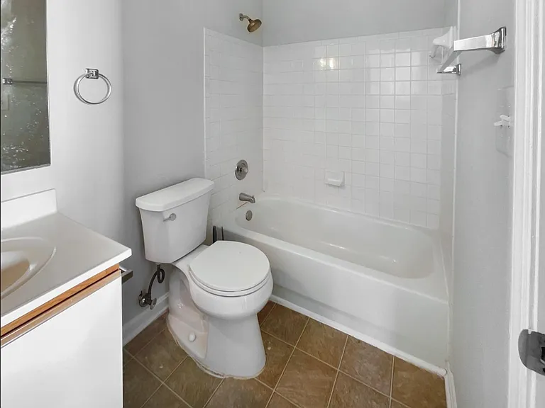 2541 Markham Ln — Photo 7