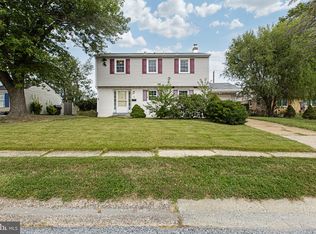 8 Colesbery Dr, New Castle, DE 19720
