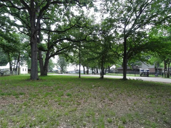 106 Lakewood Dr, Gun Barrel City, TX 75156