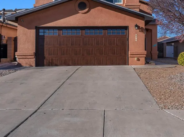 9215 Eiffel Ave SW, Albuquerque, NM 87121