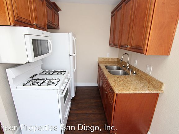 2nd image of 4923 Auburn Dr