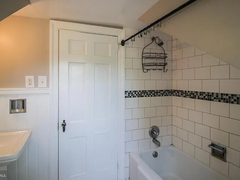429 S Washington St — Photo 16