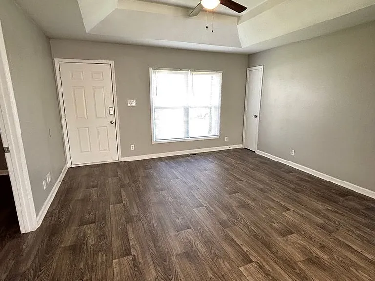 1237 Kendall Dr — Photo 8