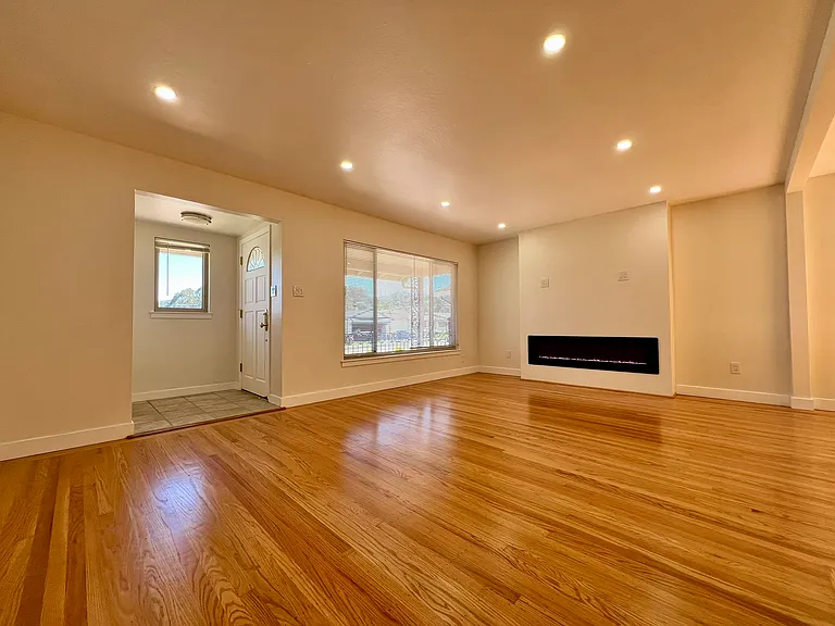 2490 Lexington Way — Photo 3
