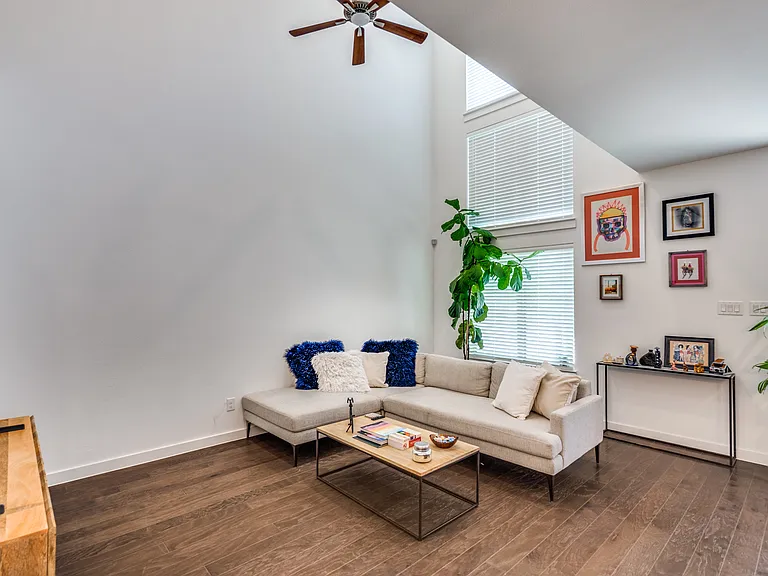 1520 Navasota Trl — Photo 2