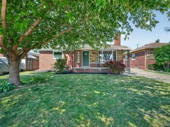 22809 Harper Lake Ave, Saint Clair Shores, MI 48080