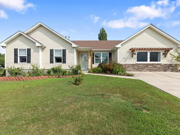 201 Waterbury Cv, Suffolk, VA 23434