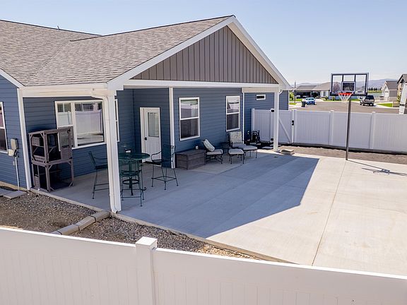 5th image of 151 Maple Court