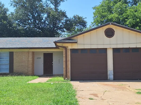 1200 Darlene Ln, Arlington, TX 76010