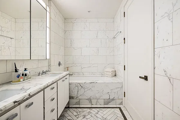 Bathroom, photo 1