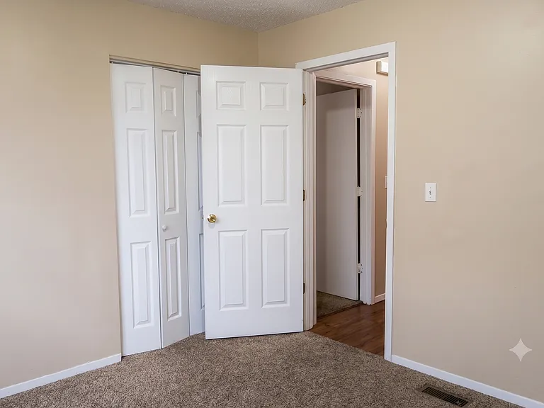 3216 W 27th St S — Photo 10