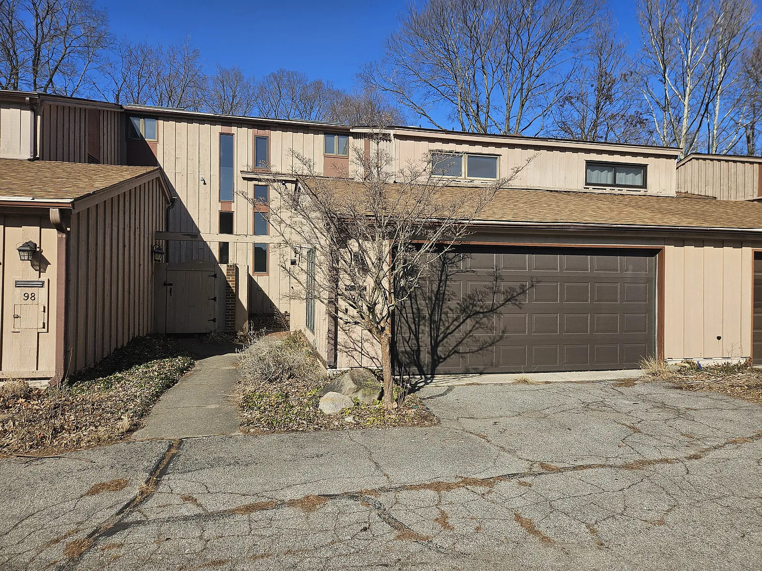 4 bed, 3.5 bath, 2450 sqft, $2,800 — Photo 1