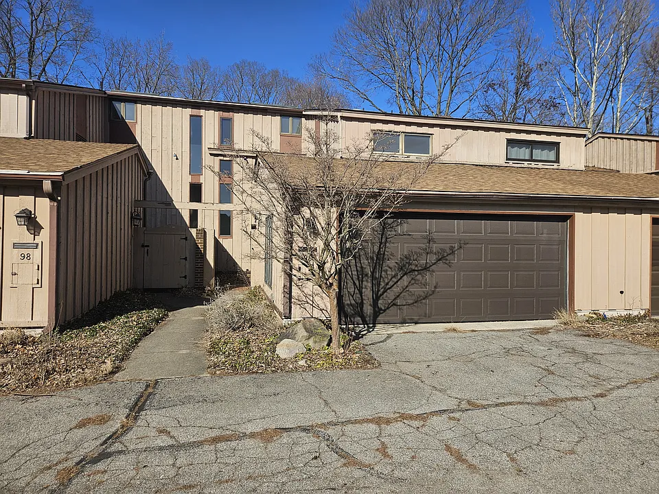 96 Schellinger Sq