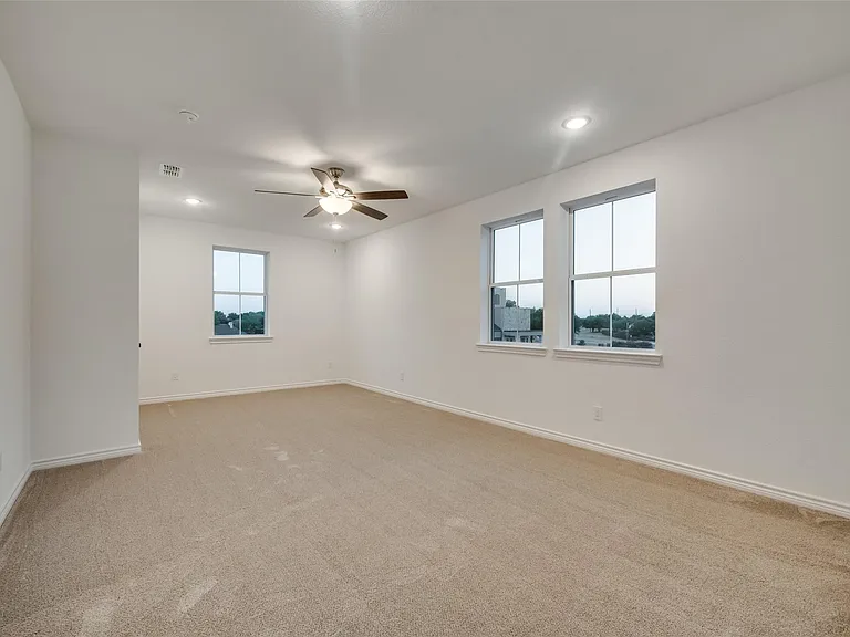 1203 Chapel Dr — Photo 25